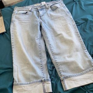 Levi's capris
